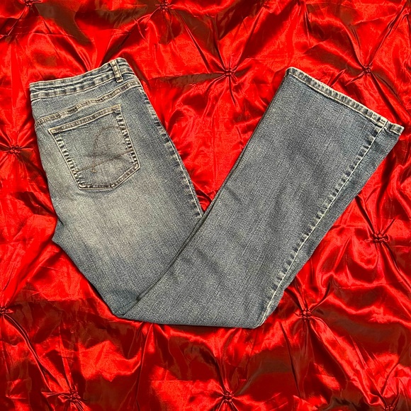 Best fit super stretch Guess bells in medium blue distressed denim, 31 - Picture 1 of 7